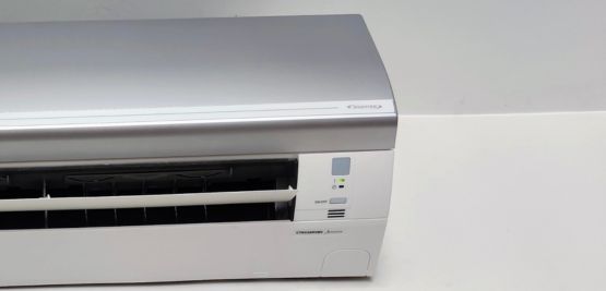 Máy lạnh bị chớp đèn xanh: Tìm hiểu nguyên nhân và cách khắc phục