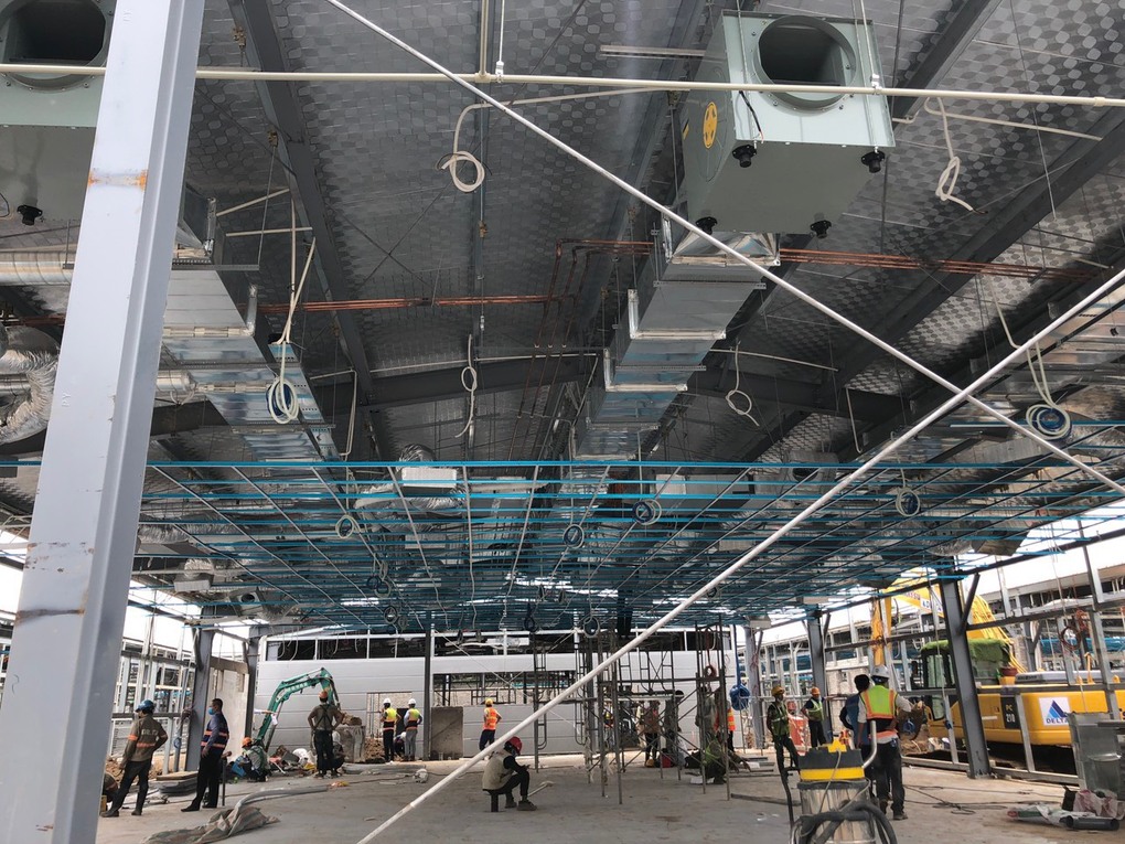 "Thần tốc" lắp đặt hệ thống điều hòa không khí tại Bệnh viện dã chiến Hồi sức tích cực Hoàng Mai - Hà Nội